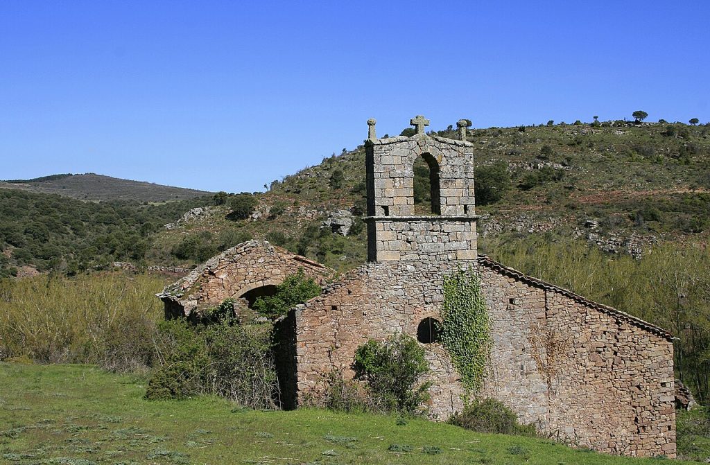 Ermita de San Caprasio en Suellacabras y paisaje de su entorno en una fotografía de 2010